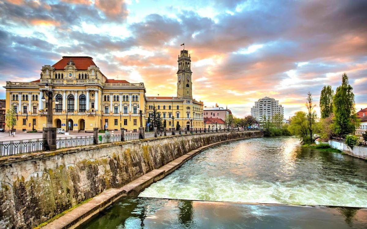 Private Apartment In The City Centre. Oradea Exterior foto